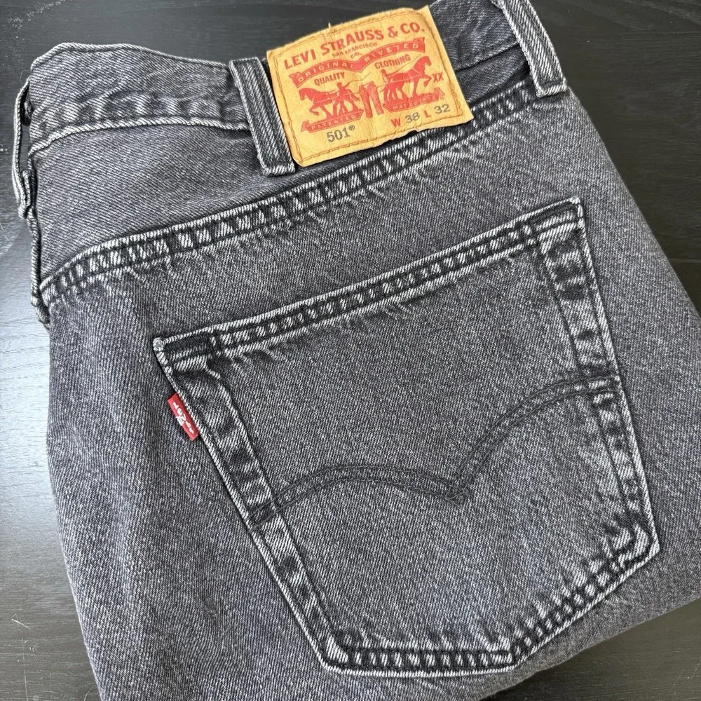 Levis 501 Relaxed Button Fly Denim Jeans Mens‎ 38x32 Fit 38x31 Black Red Tab